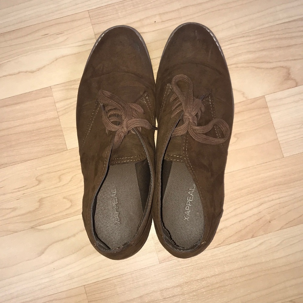 Brown heel shoe